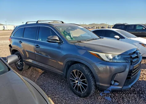 2018 Toyota Highlander Se z USA, uszkodzony, nr VIN 5TDKZRFH6JS534067